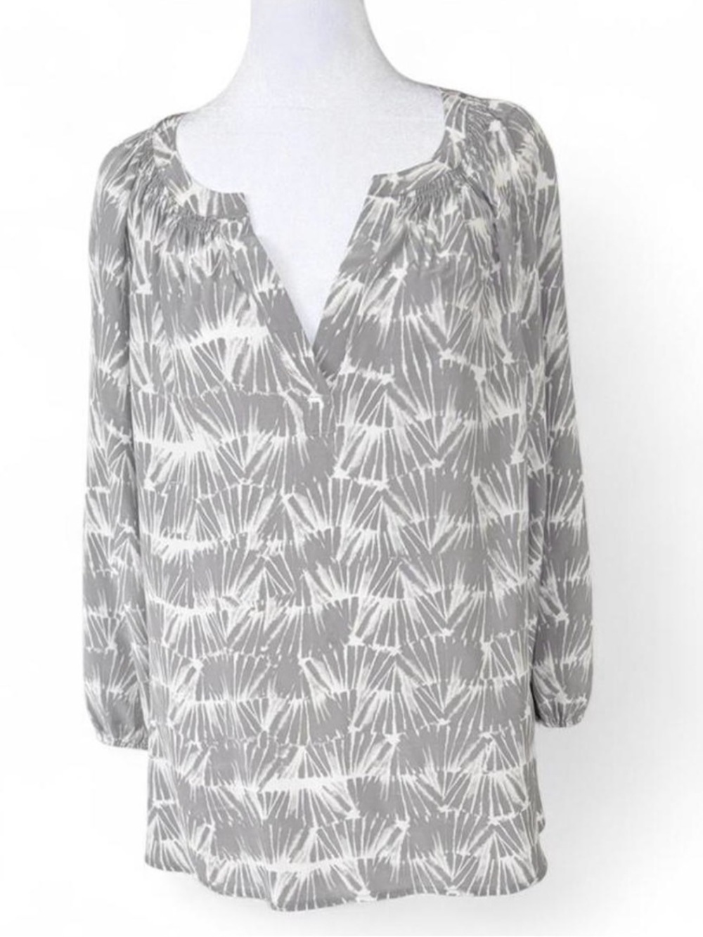 Cynthia Rowley Gray and White Patterned V-Neck Tunic 100% Silk